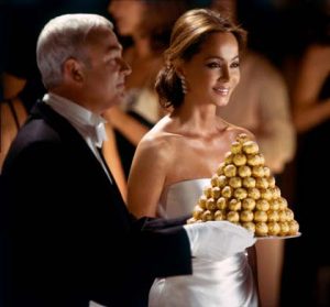Anuncio de los bombones Ferrero Rocher con Isabel Presley